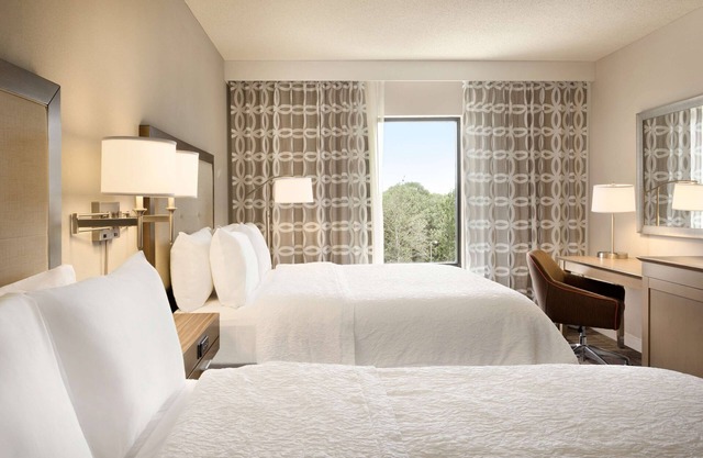 Hampton Inn & Suites Largo