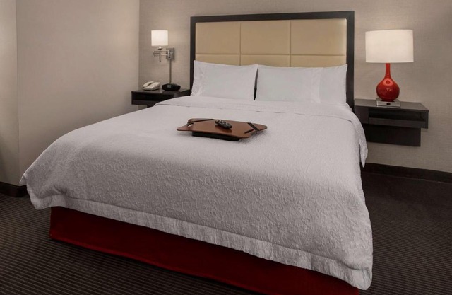 Hampton Inn & Suites Milwaukee Downtown