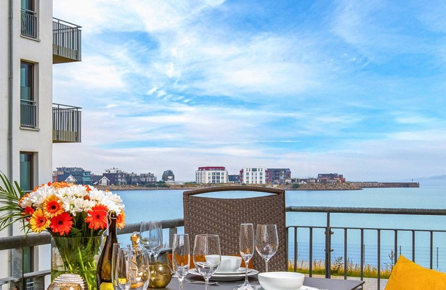 "Hamptons" Baltic Sea vacation with a 3-minute walk to the beach, fireplace and water view