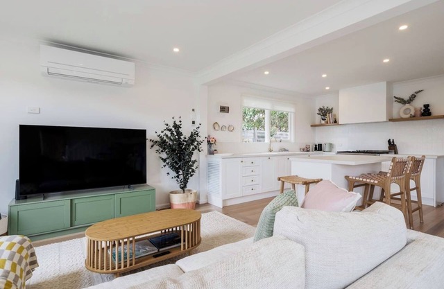 Hamptons on Heales Classic Beach House Charm