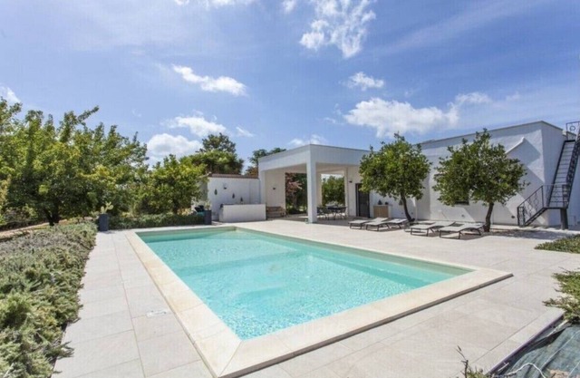 Handsome Country Villa With Private Pool:your Dream Getaway!