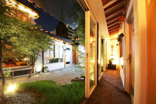 'Hanok Hanok' Boutique stay Hotel Seoul - 2min from Gyeongbokgung Palace station