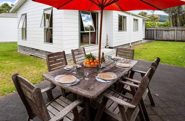Happiness at the Lake - Kuratau Holiday Home