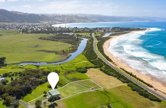 Happy Days - Calm Vacation Paradise Surrounded by Lush Greenery and Ocean Views