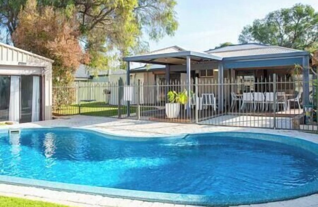 Happy Daze Beach House- Pool