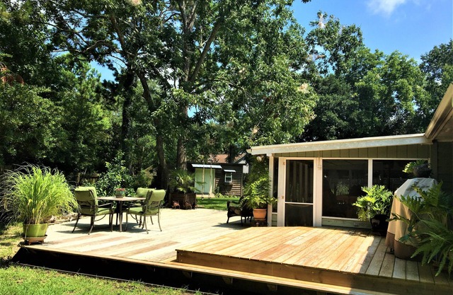 Happy Haven/Central Mt P/Screen Porch w/bar/Deck/BIG Private Fenced Back Yard