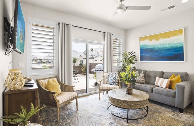 Happy Hawaiian Themed Condo!