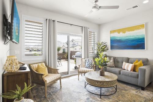 Happy Hawaiian Themed Condo