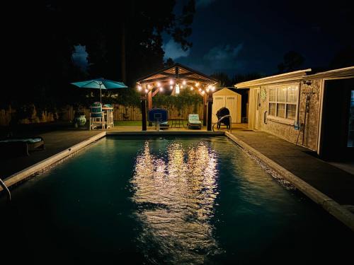 Happy OURS Pool Home Escape