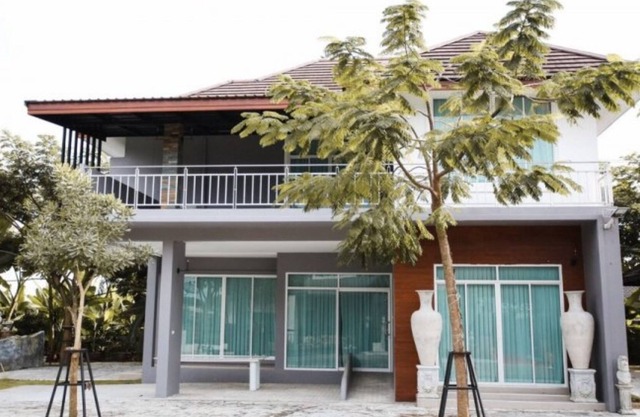 Happyland Residence