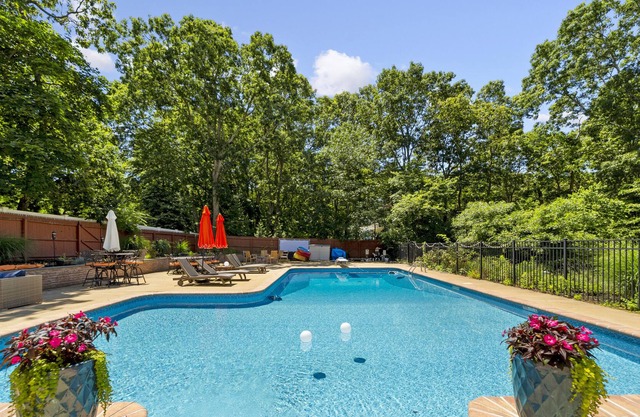 Haptons secluded huge 4 bedroom paradise!