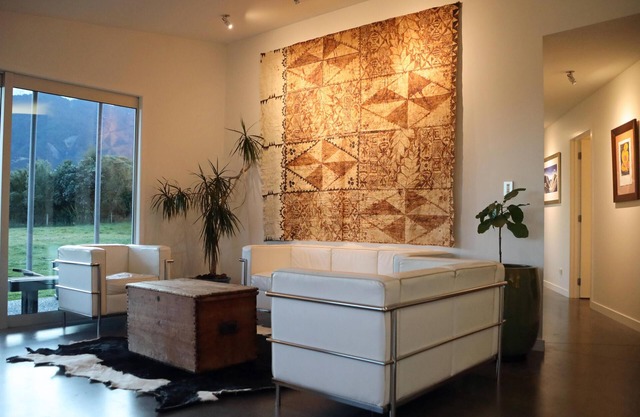 Hapuku Retreat - A Home Nestled between Mountains and Sea