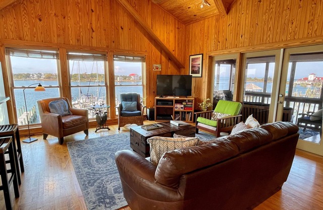 Harborview: Directly on Silver Lake with incredible views.