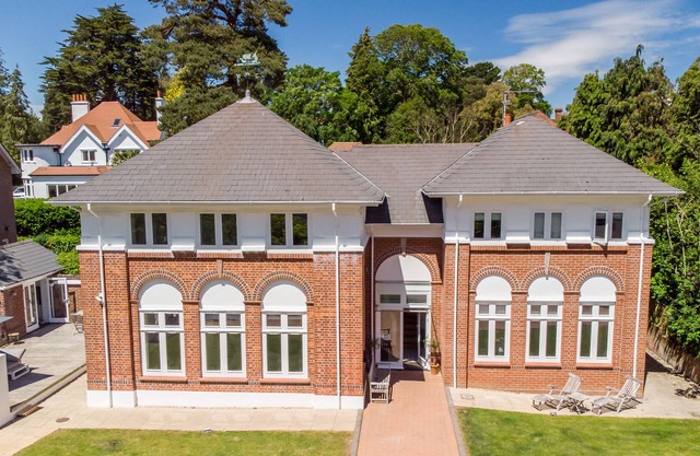 Harbour Escapes | Exclusive 5 bed Residence with Garden, Swim Tub & Beach Hut