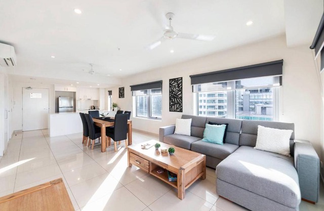 Harbour Hush - Poolside Central Base near Waterfront
