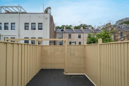 Harbour View Terrace House In The Heart Of The Rocks