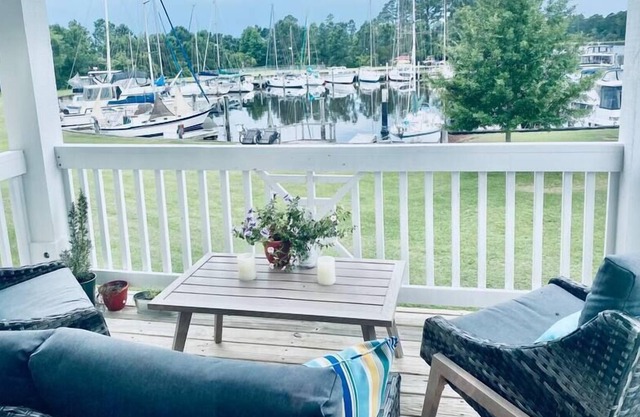 Harbourview - Overlooking Marina, Fairfield Harbor New Bern