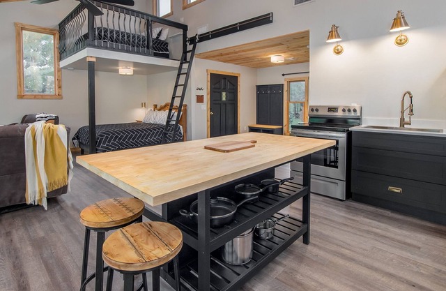 Hard to find Cabin - perfect at the top of the range, close to Arbuckle Lake