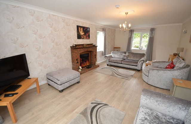 Hare Lodge - attractive bungalow, the historic inland resort of Woodhall Spa.