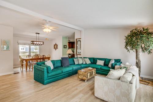 Harkers Island Getaway with Deck Near Cape Lookout!