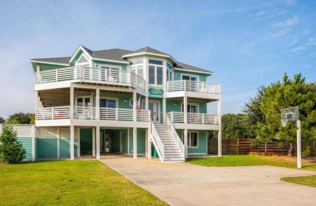 Harmankaya by Luxstayusa: Renovated Luxury in Corolla w/Pool, Views & Game Room