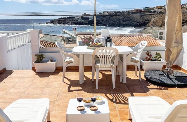 Harmony Beach House - 2BR Sea Views Terrace