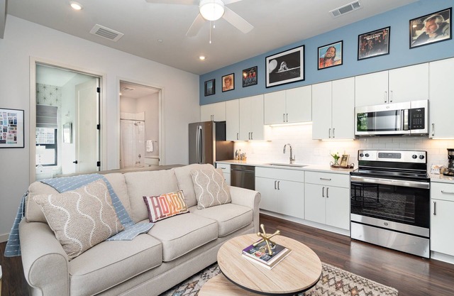 Harmony Outpost-Pool & Gym-4 Mins To Broadway