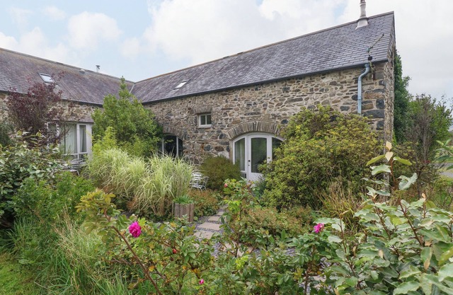 HARMONY, pet friendly, with a garden in Goodwick