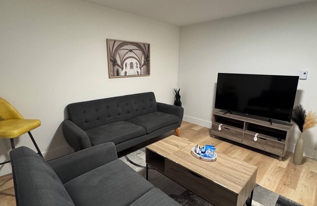 Harnu’s Cozy 1BR in Riverview