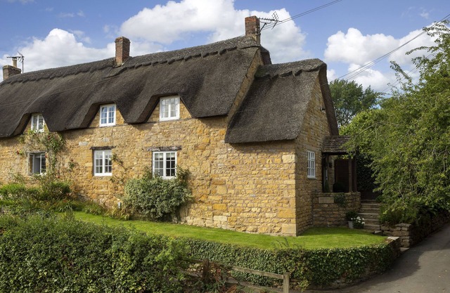 Harrowby End is an attractive thatched roof property