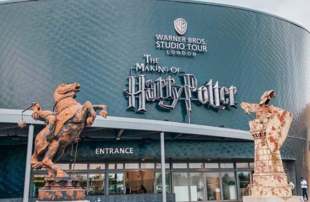 Harry Potter Flat, 2 Mins Drive away