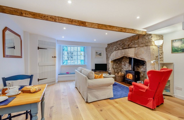 Hart Cottage - One Bedroom House, Sleeps 2