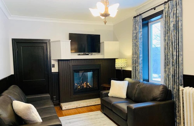 Hartwell House- Your Destination Laurentian Lakeside Retreat CITQ# 303801
