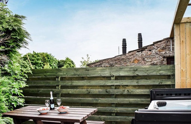 Harveys Hideaway 2 UK33856