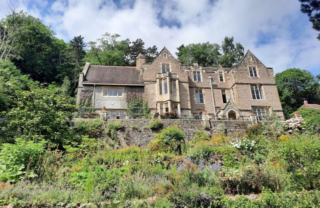 HASLINGTON HOUSE, family friendly, luxury holiday cottage in Malvern