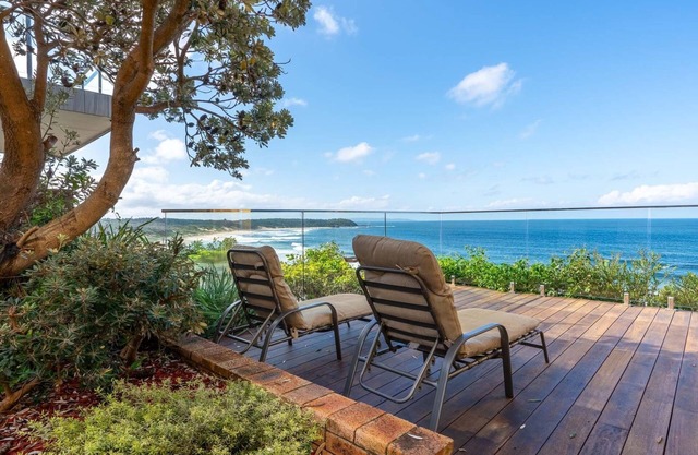 Hasta Manyana is an ocean front home