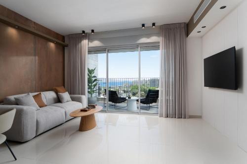 Hatmarim 13 By Sun And View