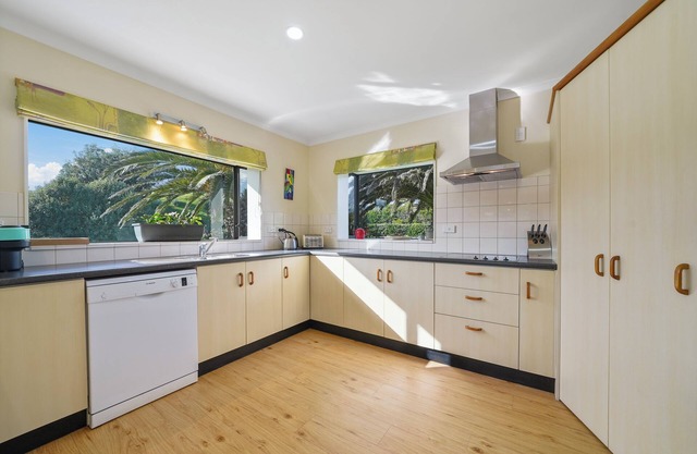Haumoana - Waikanae Beach Holiday Home