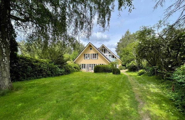Haus am See - Holiday home, shower and bathtub, lake view