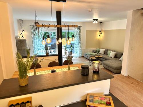 Haus am Wald mit Whirlpool, Garten, Kamin und voll ausgestatteter Küche