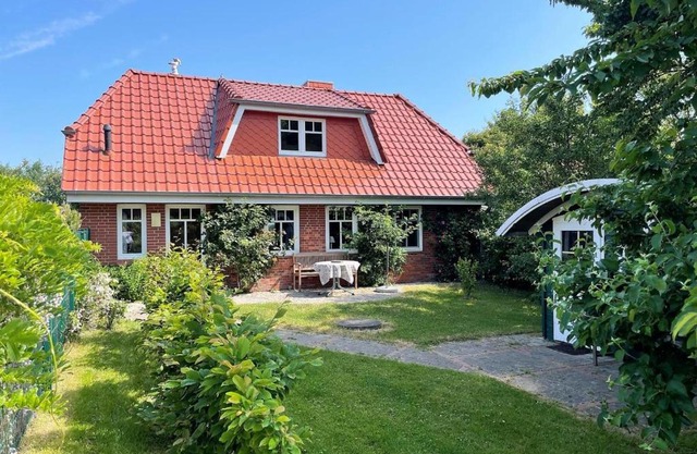 Haus Benninghusumer Deichweg, eingezäunt, Hunde Willkommen, Kamin, ruhig gelegen, WLAN