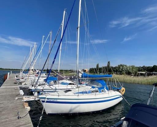 Haus Bernsteinsee mit Goitzsche-Schnuppersegeln