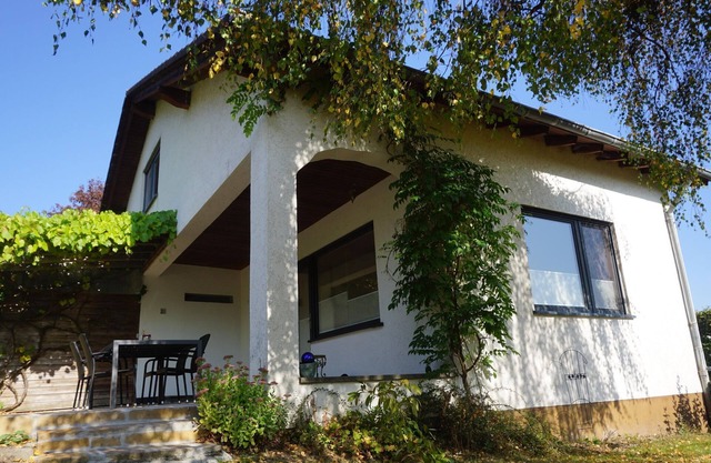 Haus Eifeldolomiten - Freistehendes Ferienhaus mit Garten bis 4 Pers