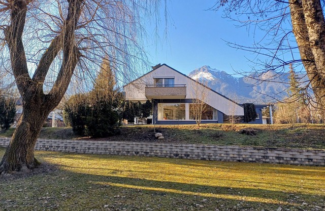 Haus Gutschi with mountain views, large garden and Wi-Fi