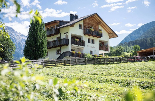 Haus Landheim Apartment Talpanorama in Antholz with a wonderful panoramic balcony!