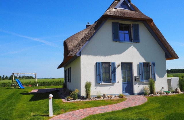 Haus Meerblick - Modern thatched house with unique Baltic Sea views