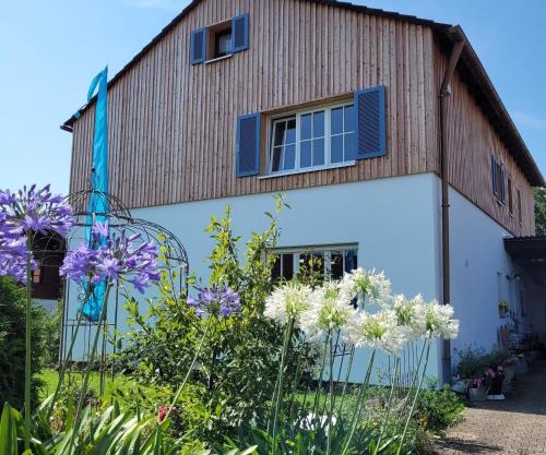 Haus mit stilvoller Ferienwohnung und Tiny House nahe Ammersee für 2-6 Personen