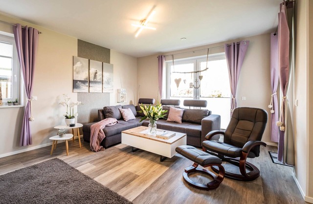 Haus Strandläufer - vacation apartment for 4 people on the North Sea dike
