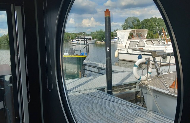 Hausboot Frodewin Festliegend