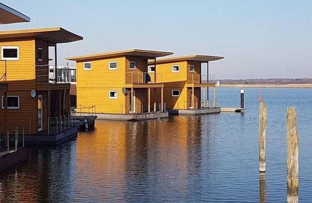 Hausboot in Kroeslin am Bodden